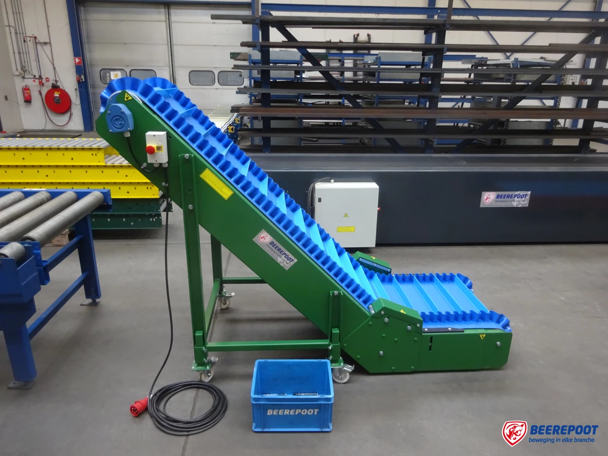 Nieuwe knikelevator